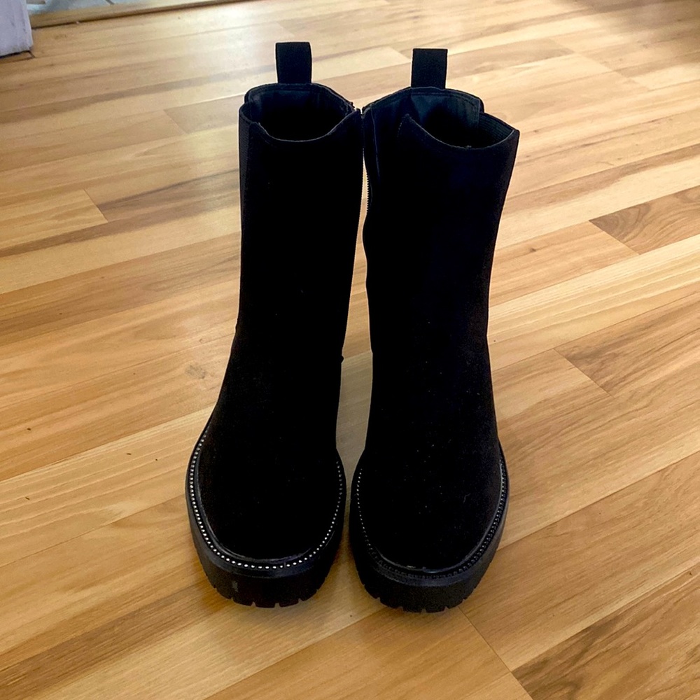 Women’s casual black boots